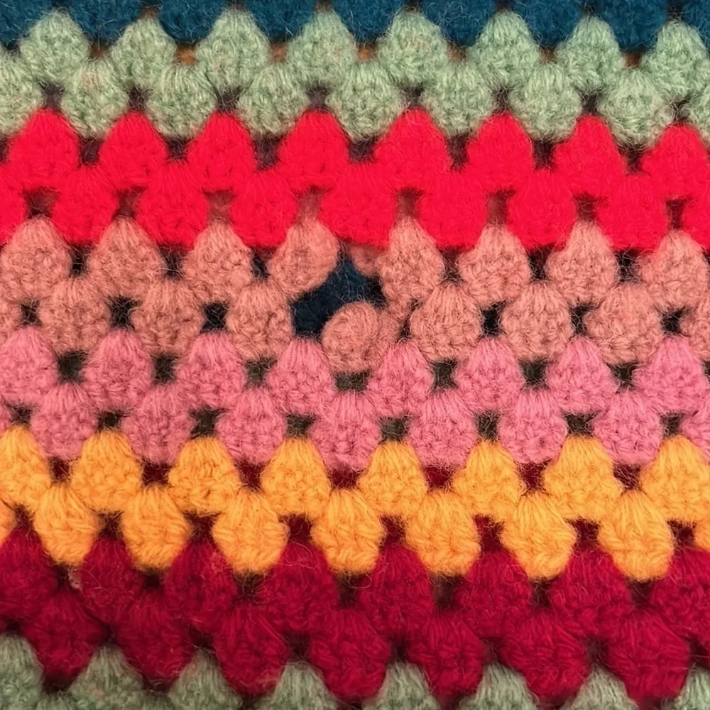 VINTAGE GRANNY SQUARES AFGHAN 44”x68”